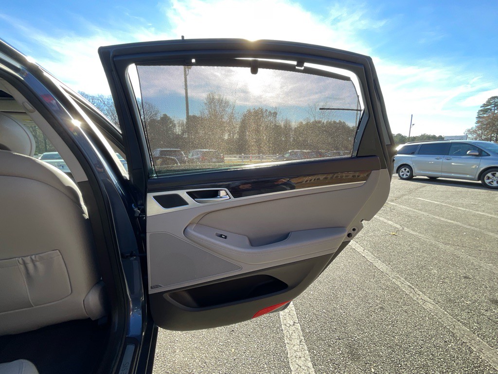 2015 Hyundai Genesis Image 45