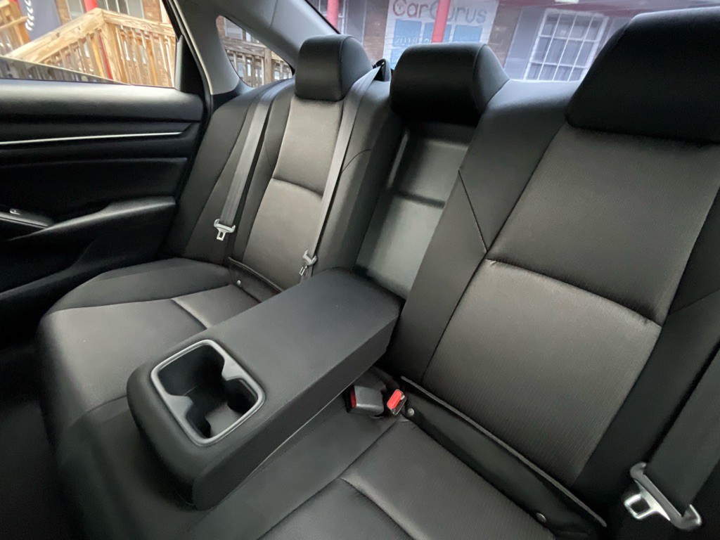 2020 Honda Accord Image 32