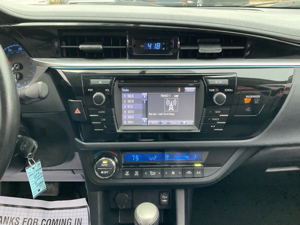 2016 Toyota Corolla Image 22