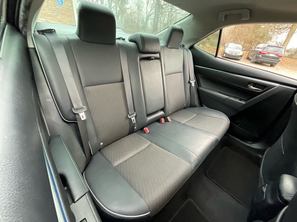 2016 Toyota Corolla Image 32