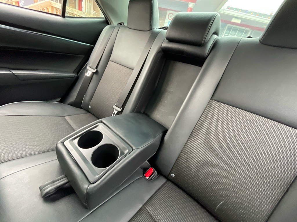 2016 Toyota Corolla Image 33