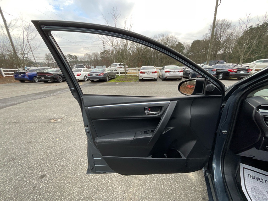 2016 Toyota Corolla Image 37