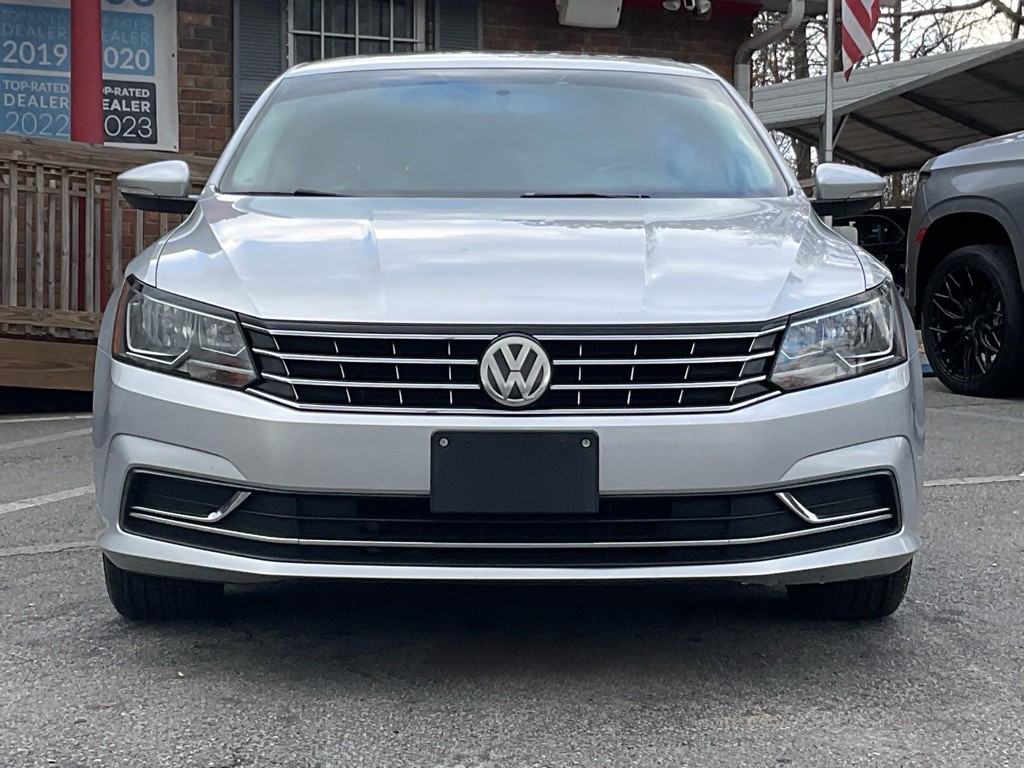 2016 Volkswagen Passat Image 2