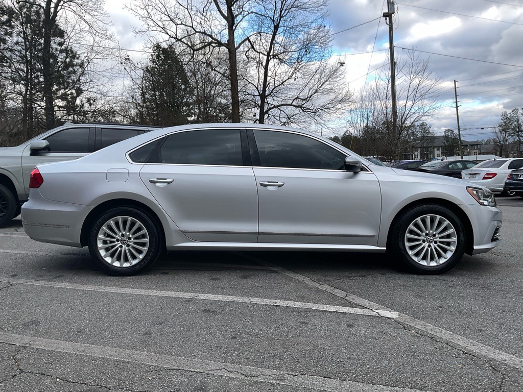 2016 Volkswagen Passat Image 4