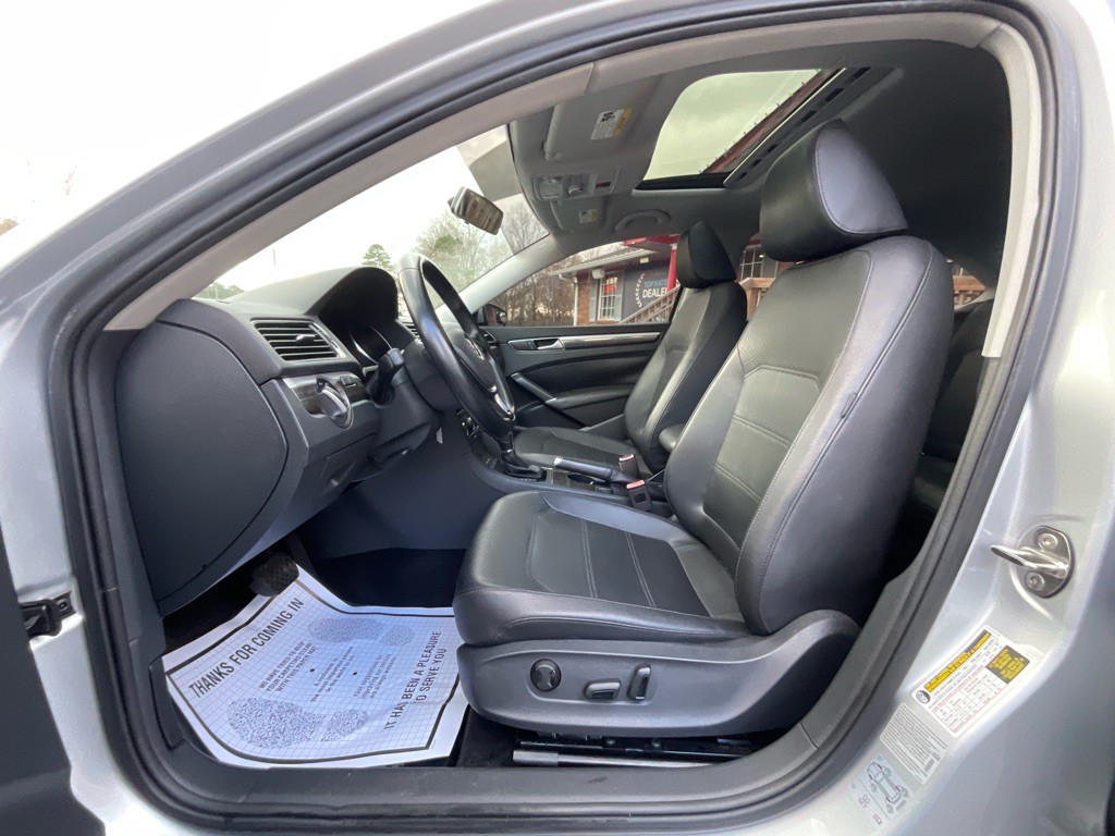 2016 Volkswagen Passat Image 14