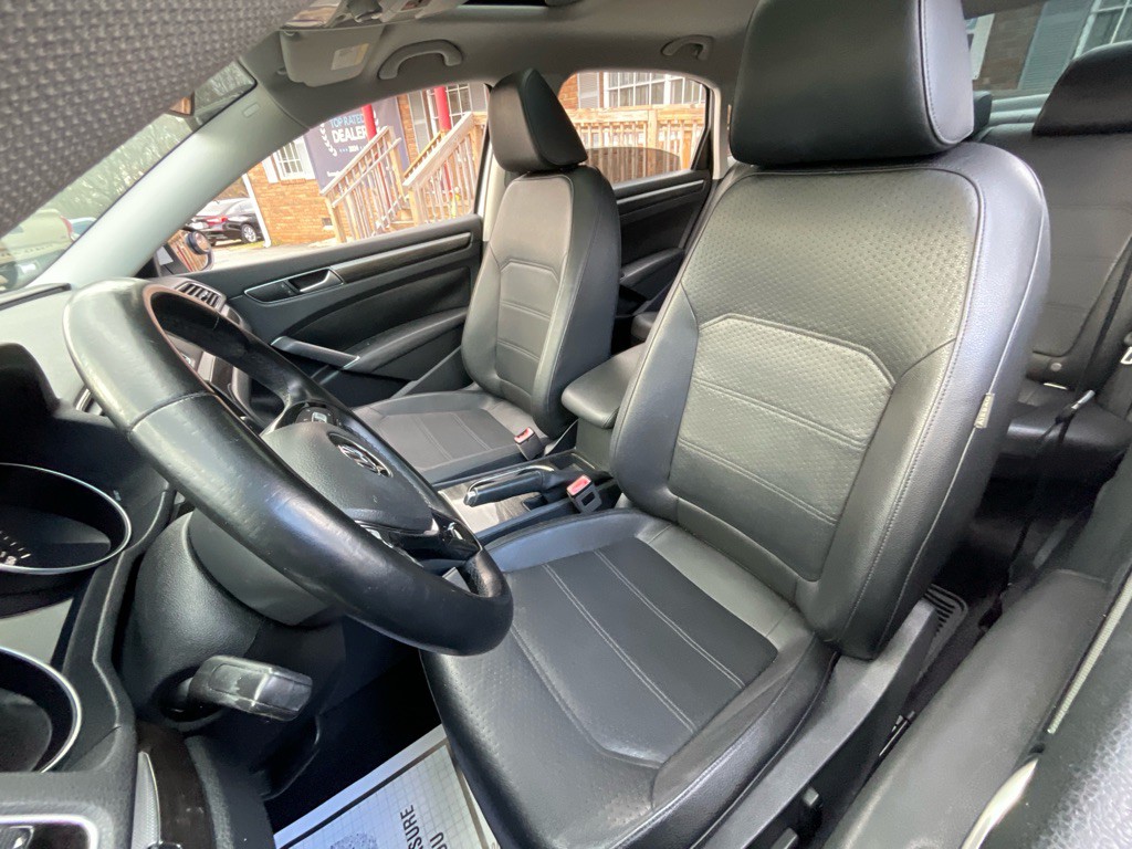 2016 Volkswagen Passat Image 16