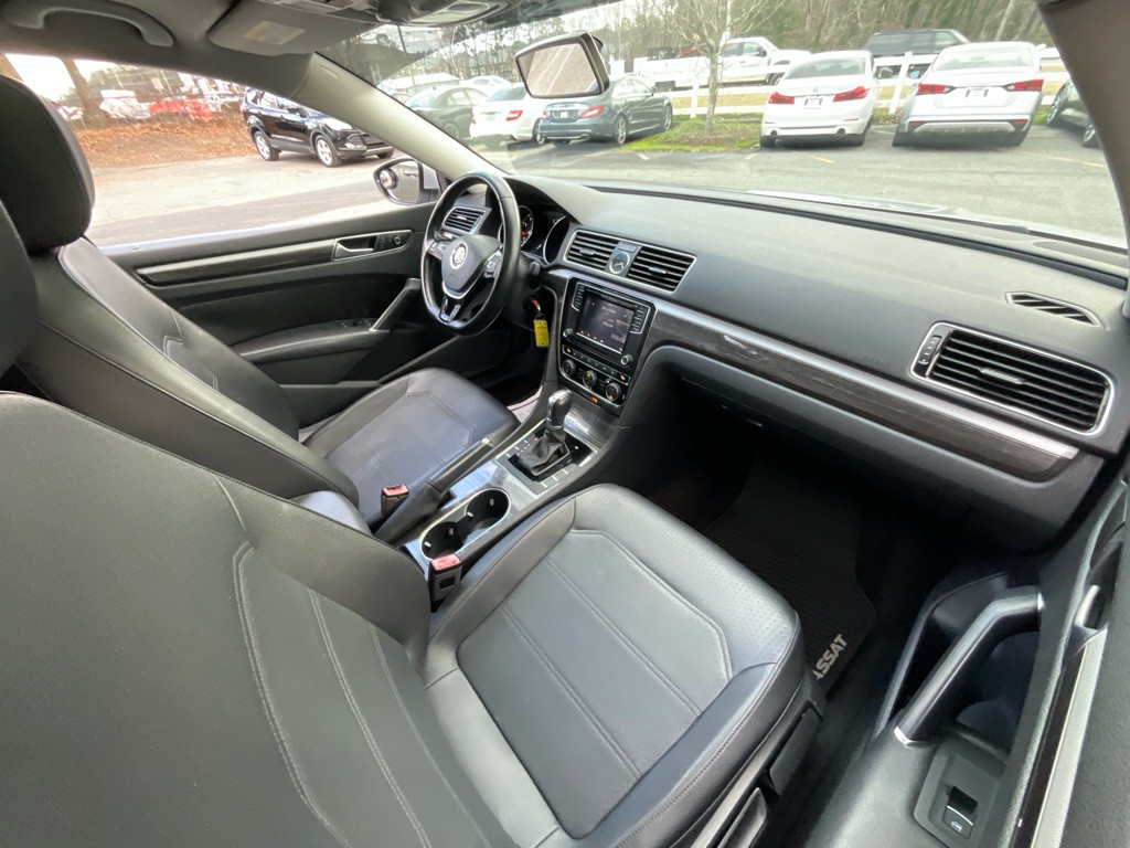 2016 Volkswagen Passat Image 18