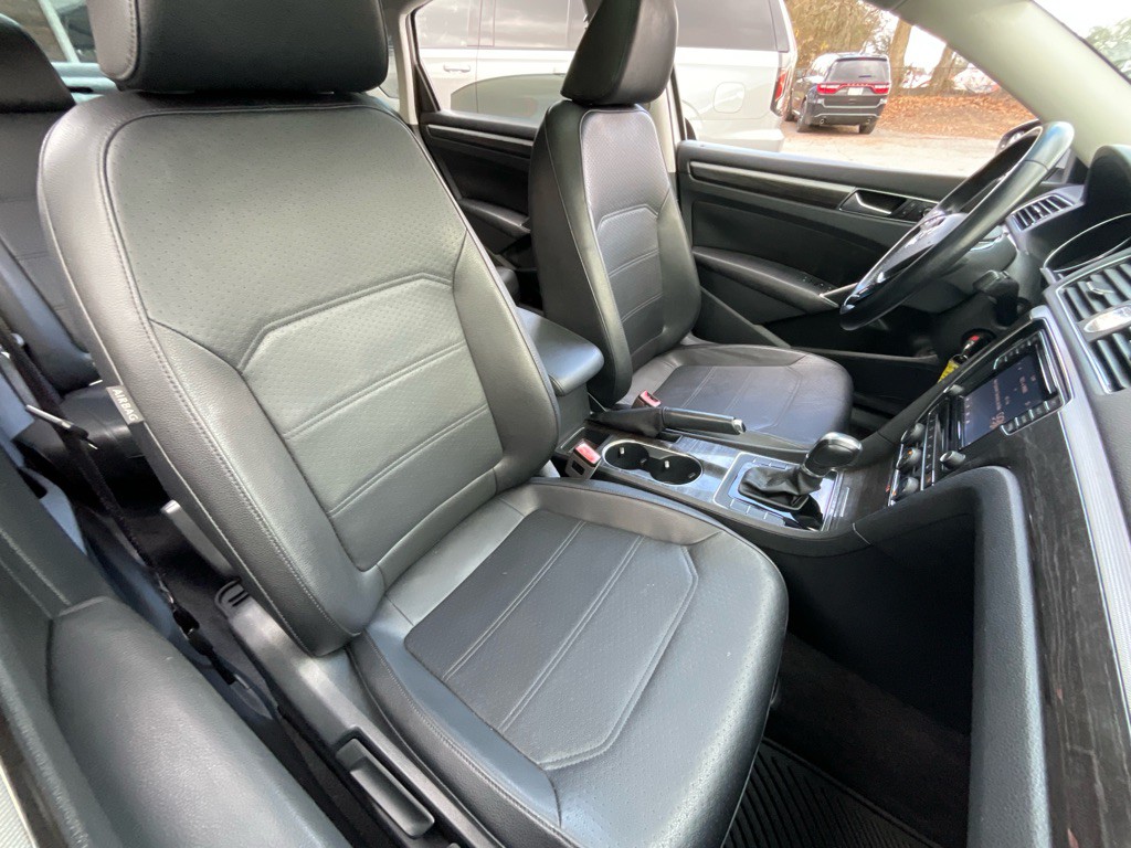 2016 Volkswagen Passat Image 19