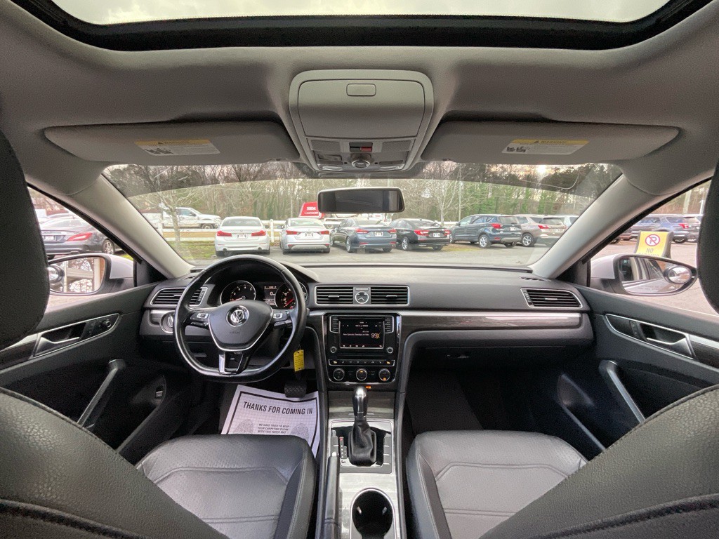 2016 Volkswagen Passat Image 20