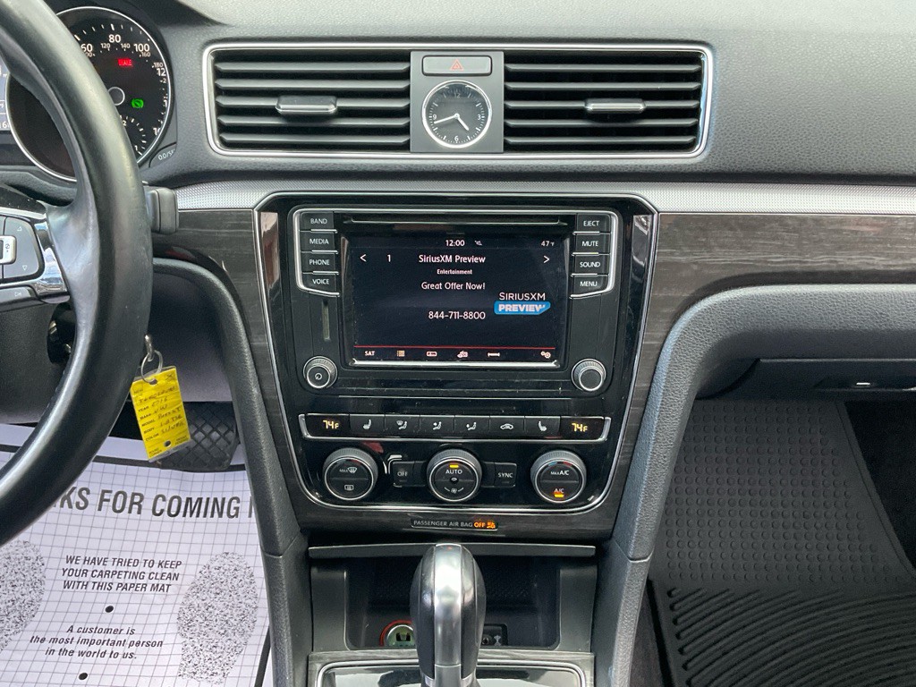 2016 Volkswagen Passat Image 22