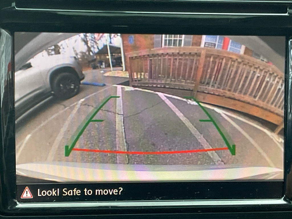 2016 Volkswagen Passat Image 24