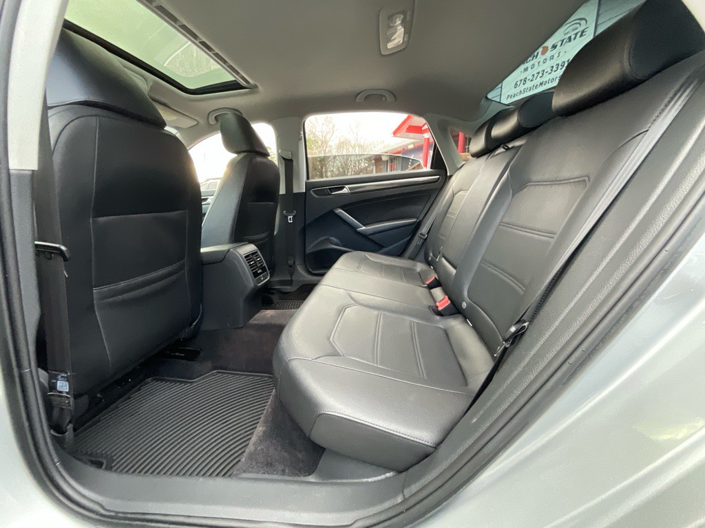 2016 Volkswagen Passat Image 28