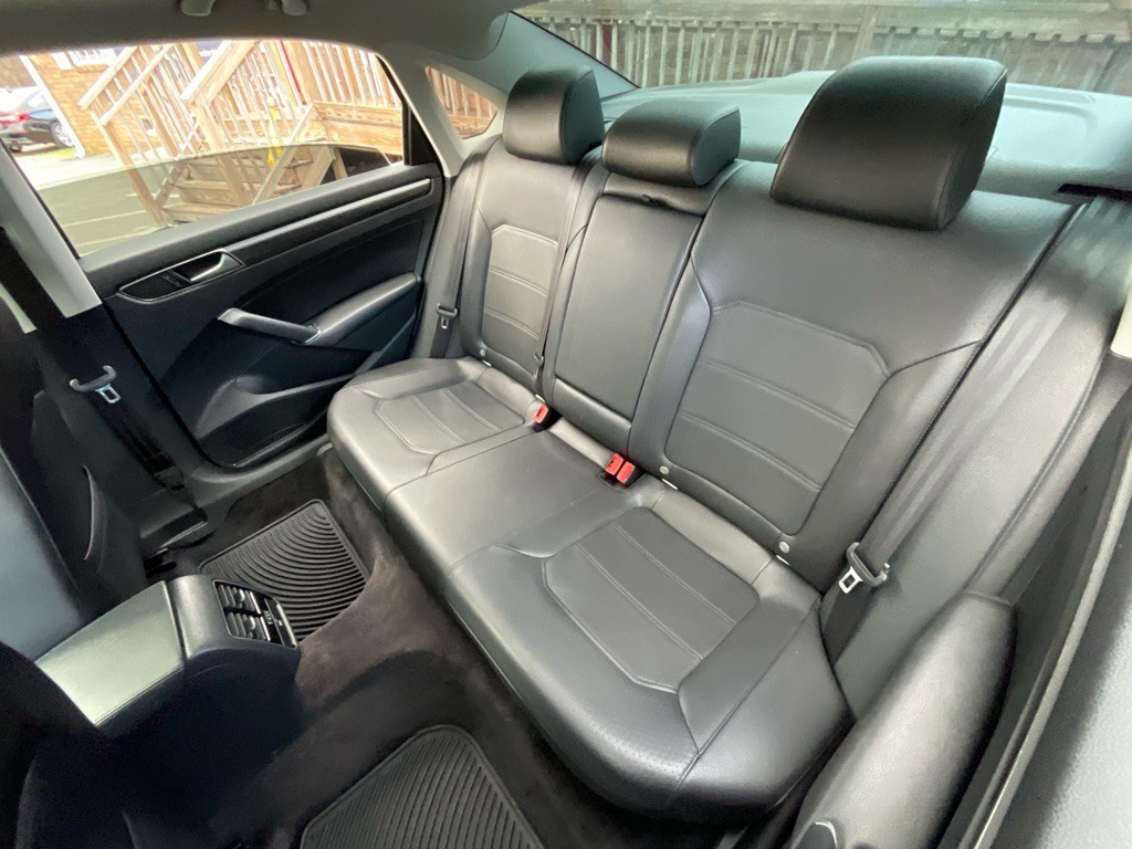 2016 Volkswagen Passat Image 30