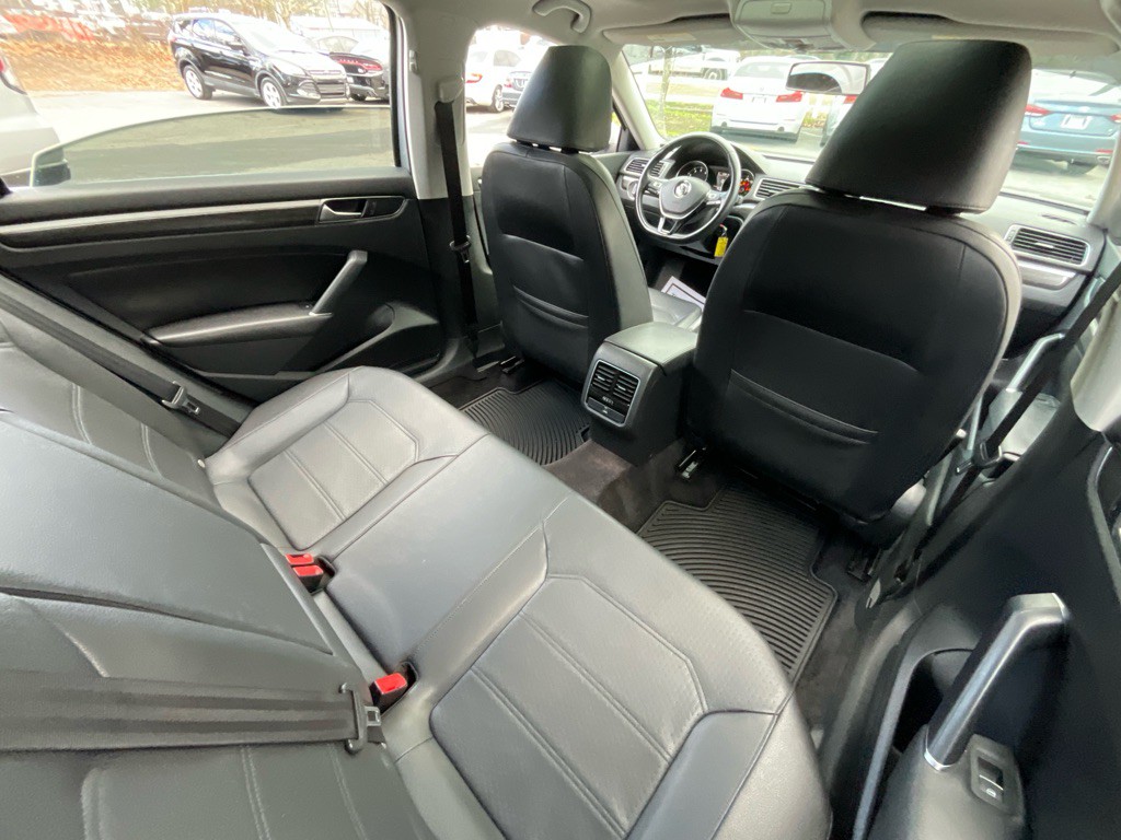 2016 Volkswagen Passat Image 32