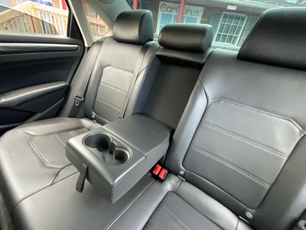 2016 Volkswagen Passat Image 34