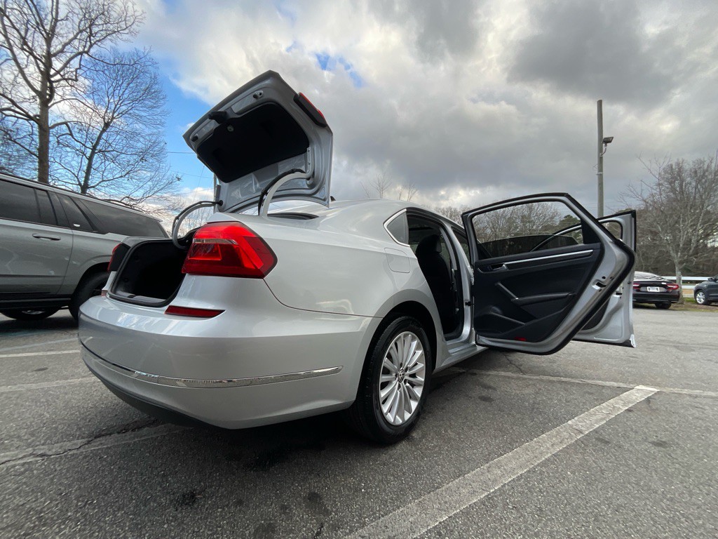 2016 Volkswagen Passat Image 36