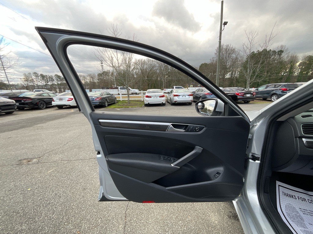 2016 Volkswagen Passat Image 39