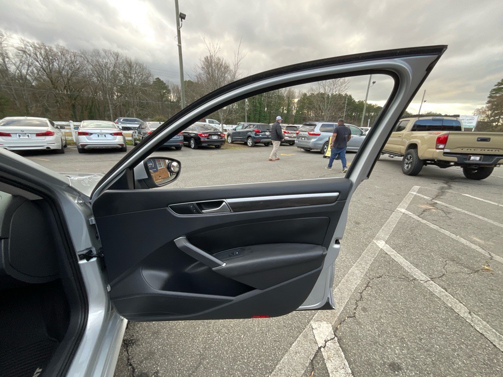 2016 Volkswagen Passat Image 43