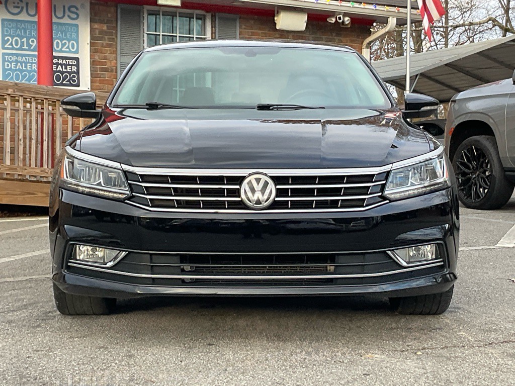 2016 Volkswagen Passat Image 2