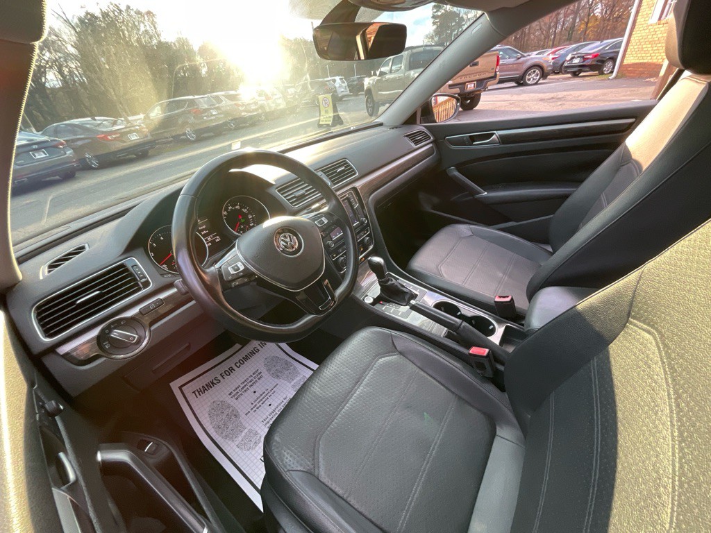 2016 Volkswagen Passat Image 14