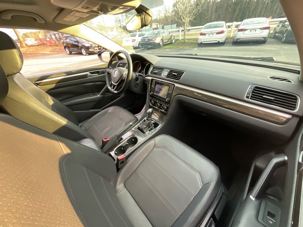 2016 Volkswagen Passat Image 17