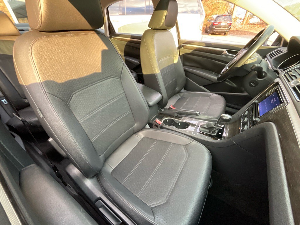 2016 Volkswagen Passat Image 18