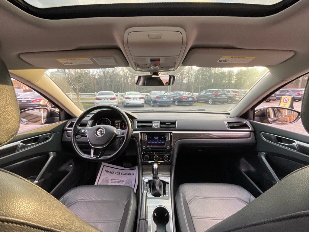 2016 Volkswagen Passat Image 19