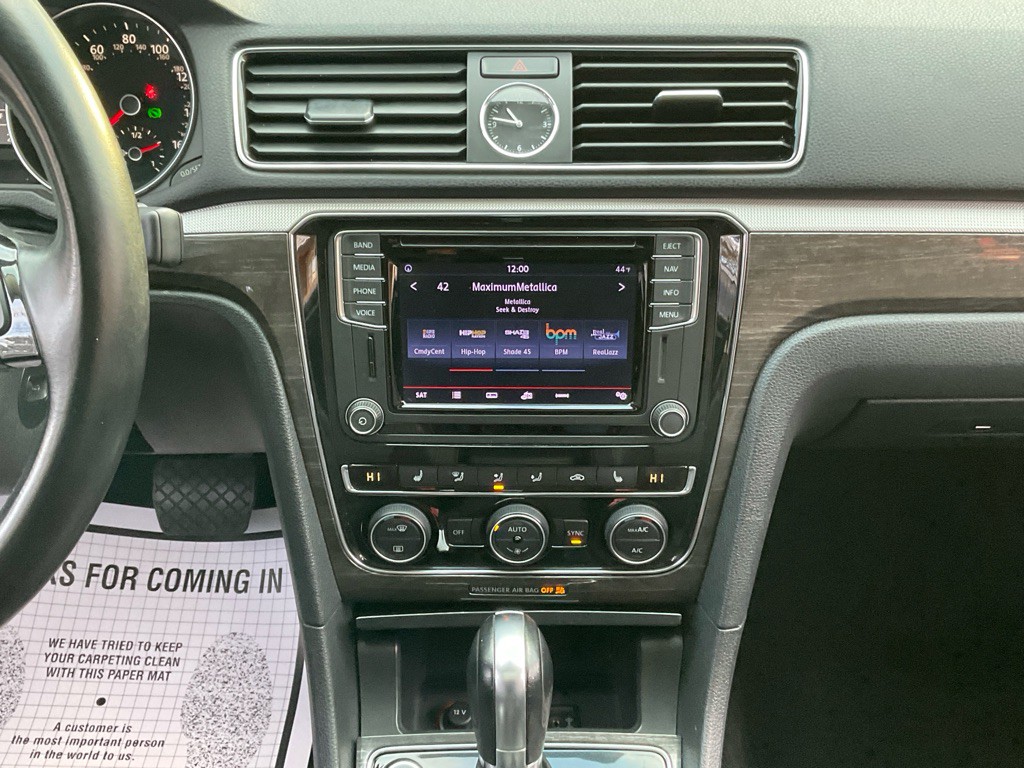 2016 Volkswagen Passat Image 21