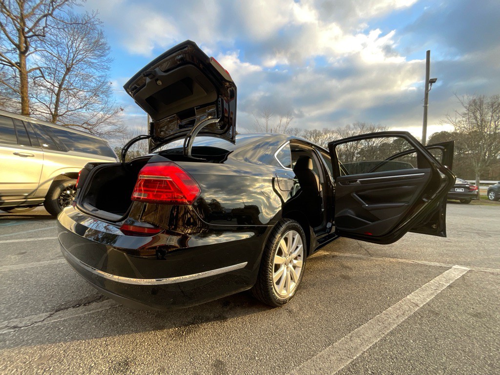 2016 Volkswagen Passat Image 28