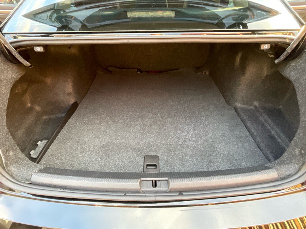 2016 Volkswagen Passat Image 30