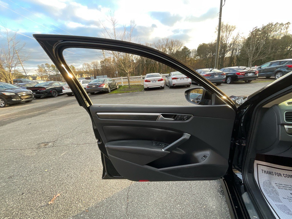 2016 Volkswagen Passat Image 31