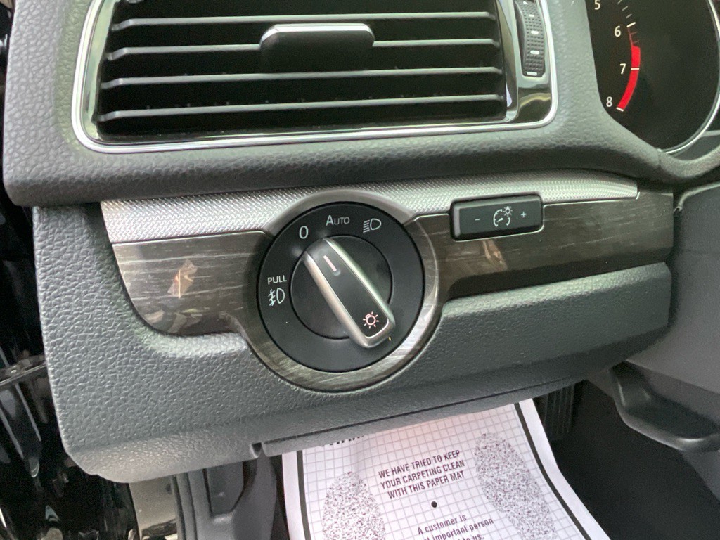 2016 Volkswagen Passat Image 33