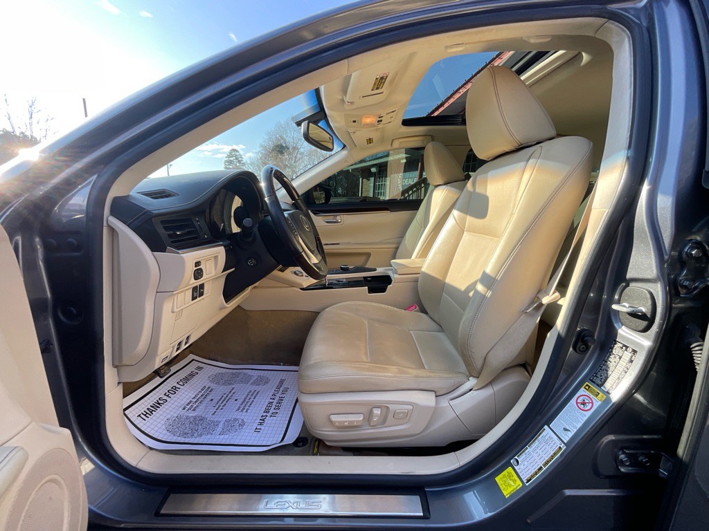 2015 Lexus ES 350 Image 13