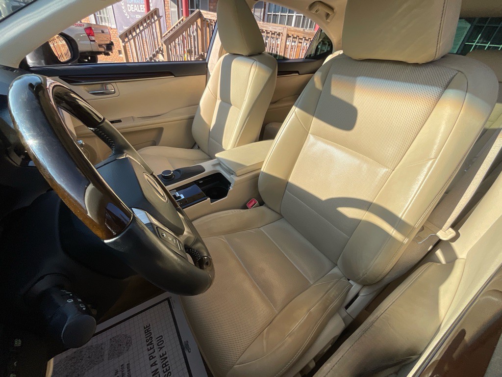 2015 Lexus ES 350 Image 15
