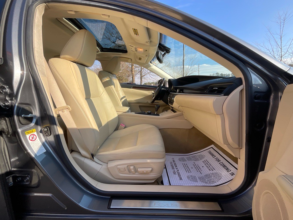 2015 Lexus ES 350 Image 16