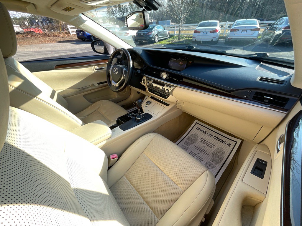 2015 Lexus ES 350 Image 17
