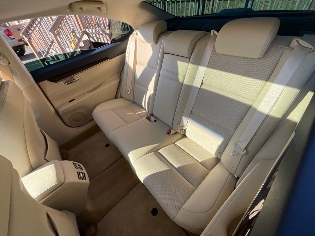 2015 Lexus ES 350 Image 29