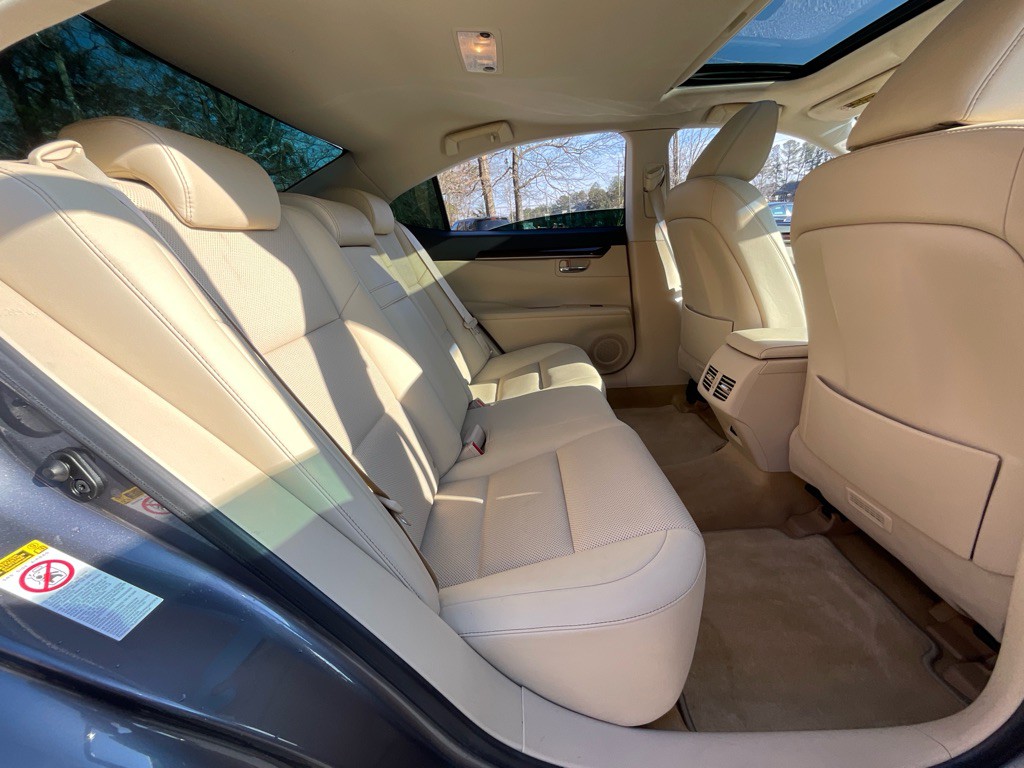 2015 Lexus ES 350 Image 30