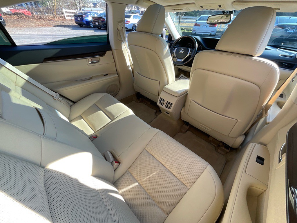 2015 Lexus ES 350 Image 31