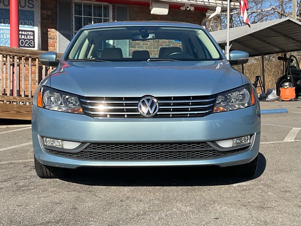 2013 Volkswagen Passat Image 2