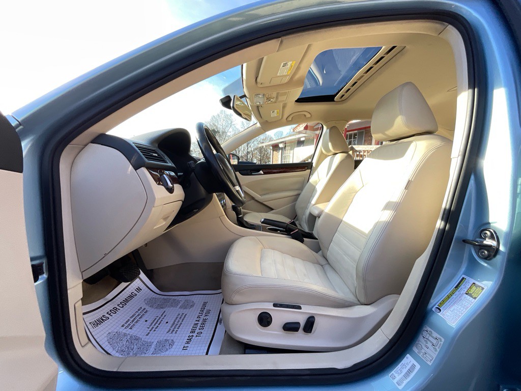 2013 Volkswagen Passat Image 14