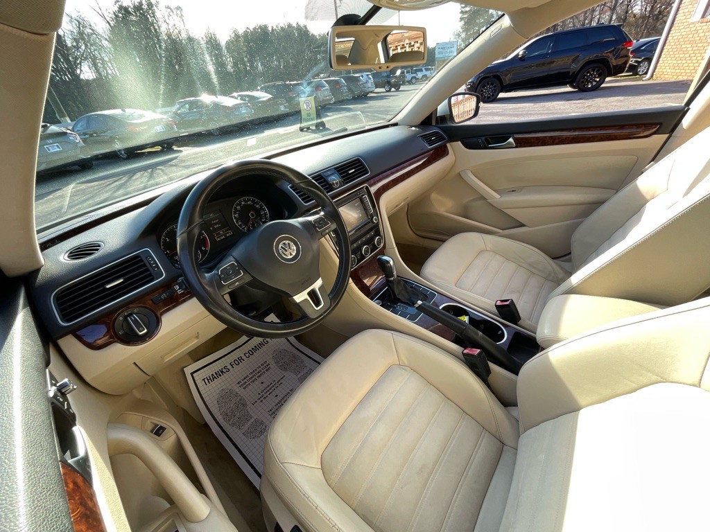 2013 Volkswagen Passat Image 15