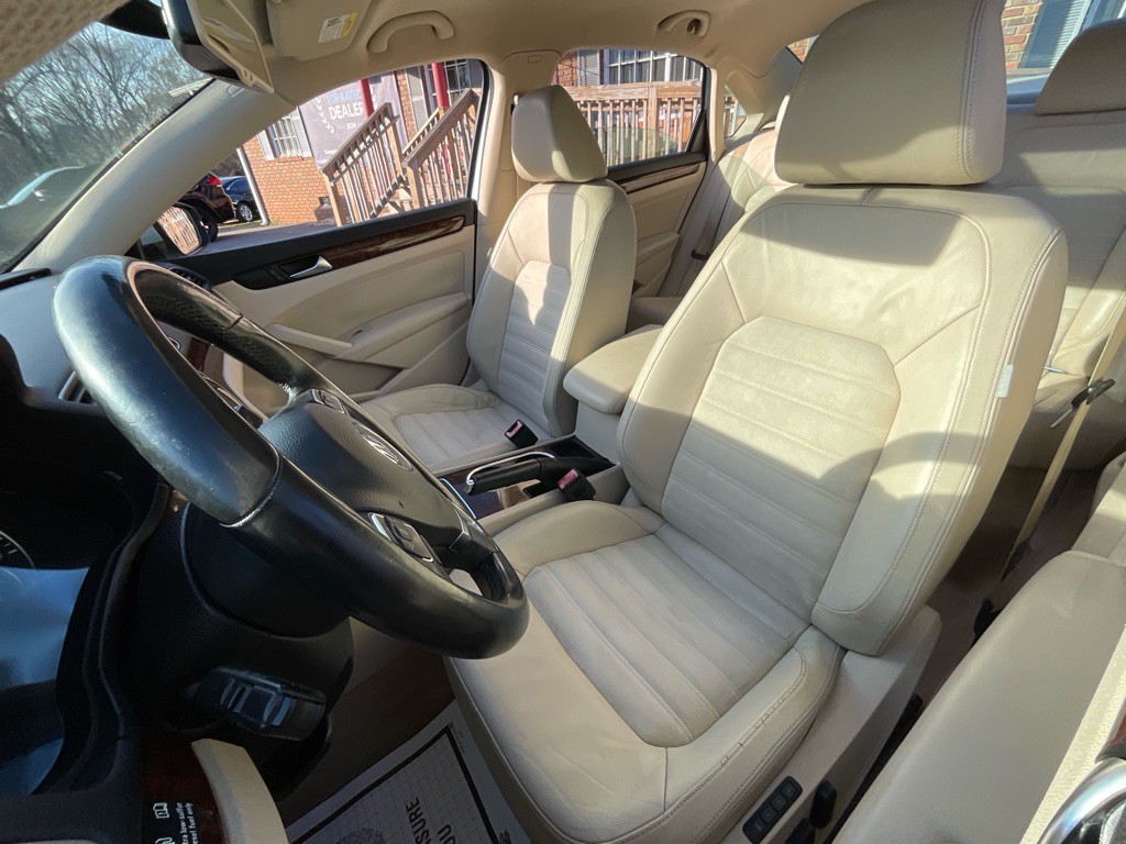 2013 Volkswagen Passat Image 16