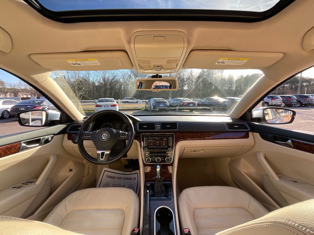 2013 Volkswagen Passat Image 20