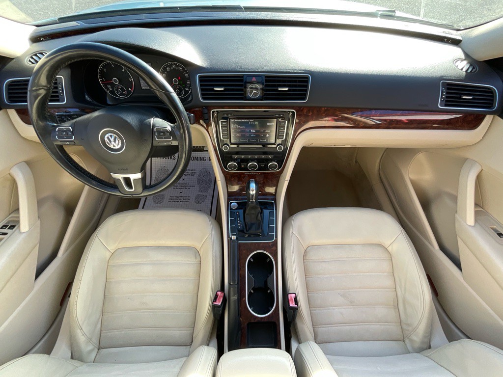 2013 Volkswagen Passat Image 21