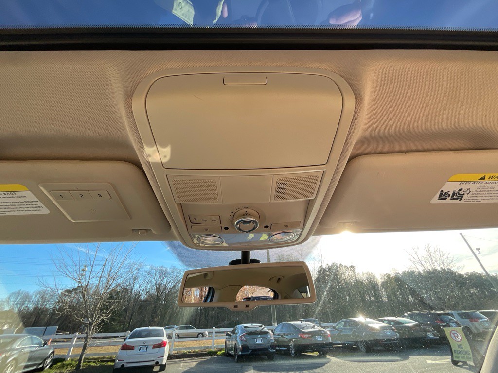 2013 Volkswagen Passat Image 27