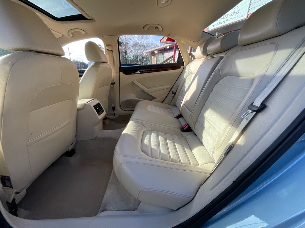 2013 Volkswagen Passat Image 29