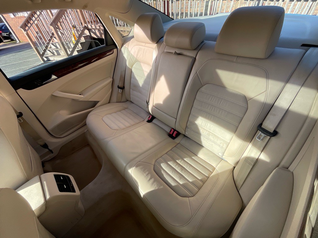 2013 Volkswagen Passat Image 31