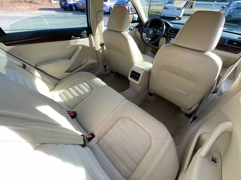 2013 Volkswagen Passat Image 33