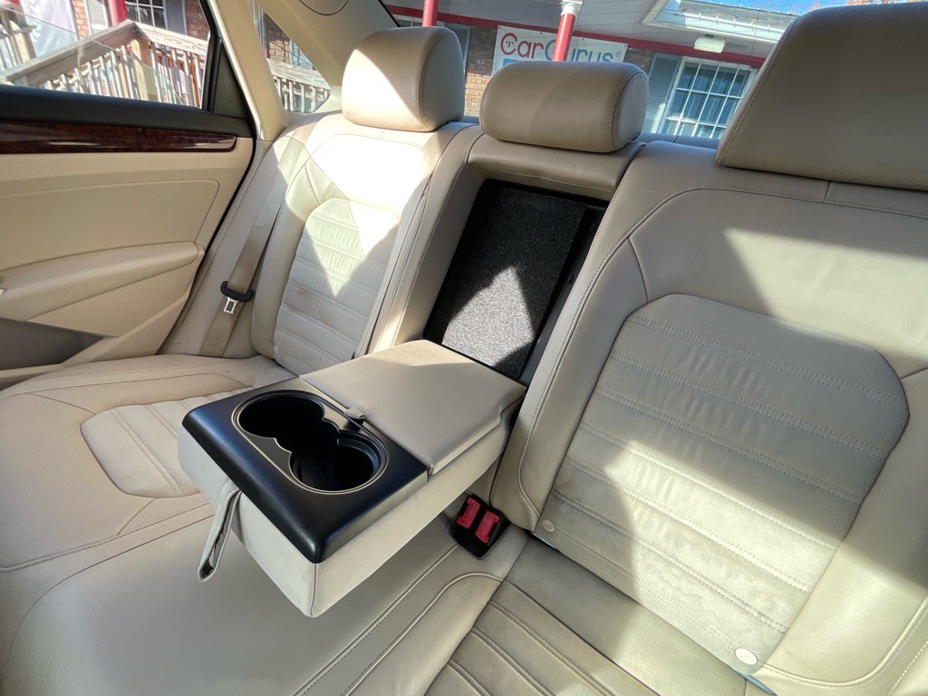 2013 Volkswagen Passat Image 35